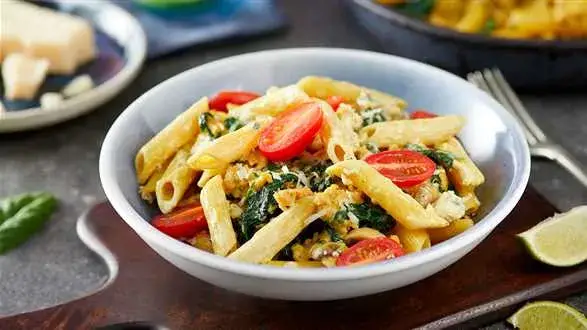 Penne z indykiem i mleczkiem kokosowym