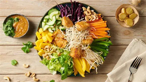 Sałatka z kurczakiem teriyaki