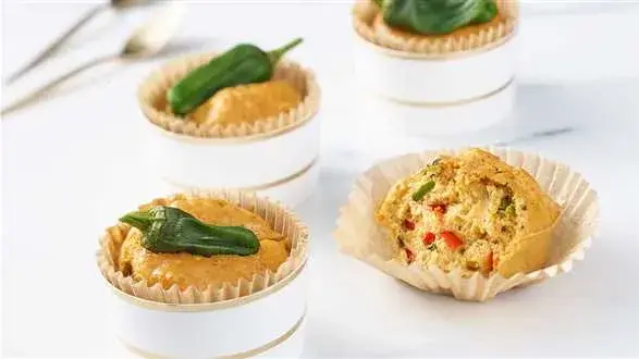 Muffiny jajeczne z papryczkami padron 