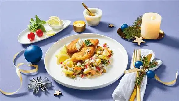 Karp smażony z sałatką ziemniaczaną