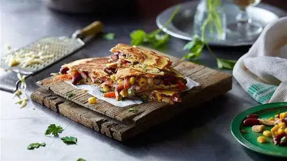 Tortilla z tuńczykiem i fasolą 