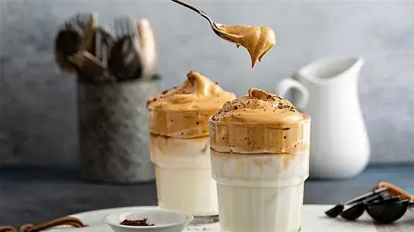 KLASYCZNA DALGONA COFFEE