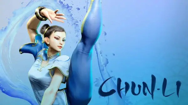 Chun-Li w akcji, wykonuje wysokie kopnięcie. Jej niebiesko-biały strój i dynamiczna poza podkreślają jej siłę.