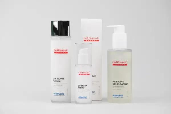 Zestaw kosmetyków Cell Fusion C z proteoglikanami: tonik, serum i żel do mycia.