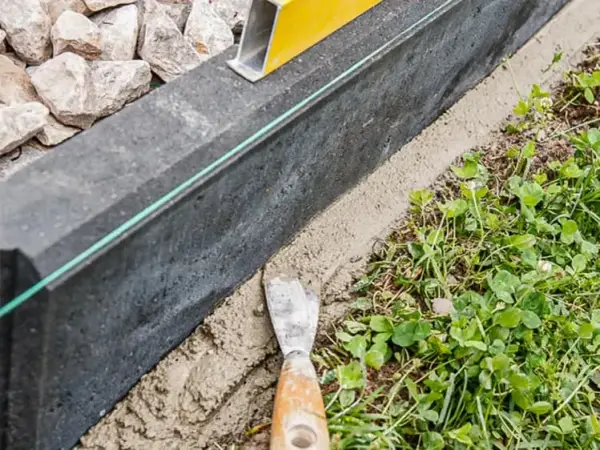 Jaki beton na fundament ogrodzenia - uniknij błędów i kosztów