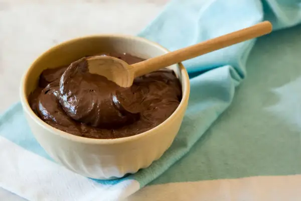 Mousse au chocolat ratée ? Pas de panique ! Cette texture dense et crémeuse peut encore être délicieuse. Que faire avec une mousse au chocolat ratée ? Transformez-la en garniture pour gâteau ou en base pour des truffes.