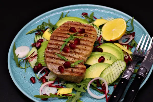 Grillowany tuńczyk - przepis na soczysty stek jak z restauracji
