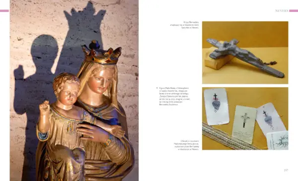 Figura Matki Bożej z Dzieciątkiem w Nevers, ważny ośrodek kultu maryjnego we Francji. Obok krzyż i obrazki wykonane przez św. Bernadetę.