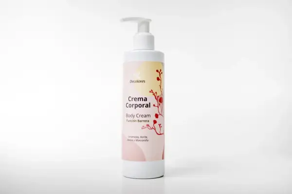 Crema corporal Decolores, la mejor crema reafirmante corporal ocu, con ceramidas, karité, avena y manzanilla para una piel nutrida y protegida.