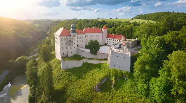 Pieskowa Skała: Zamek, Maczuga, OPN. Jak zaplanować idealną wizytę?