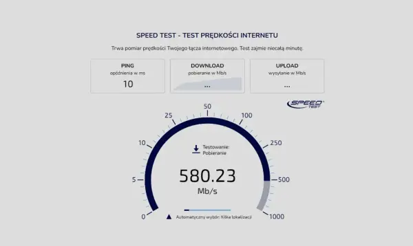 Wynik testu prędkości internetu: pobieranie 580.23 Mb/s, ping 10 ms.