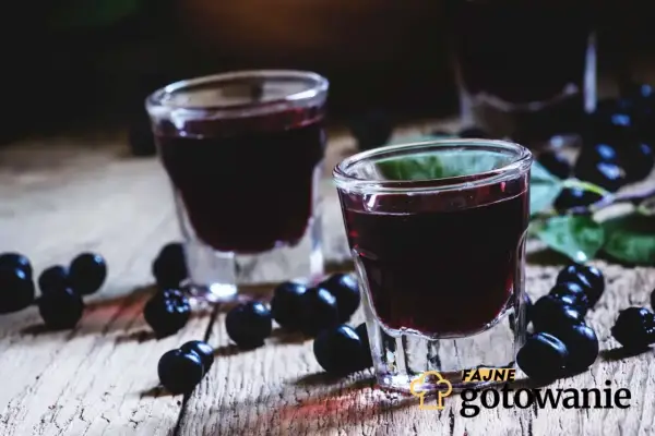 Nalewka z jagód: Prosty przepis, sekrety smaku i porady eksperta