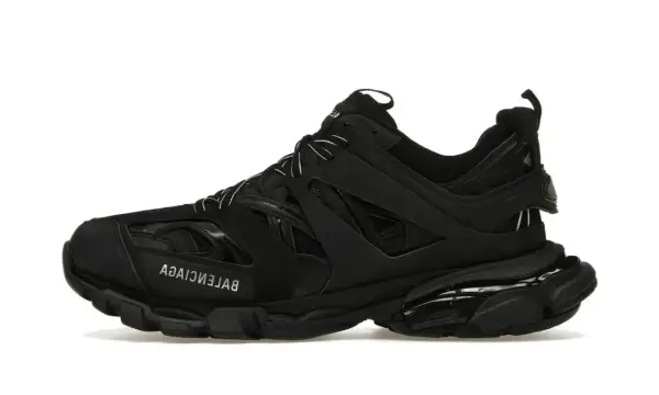 Czarne, masywne buty męskie Balenciaga Track. Wyrazisty design z widocznym logo.