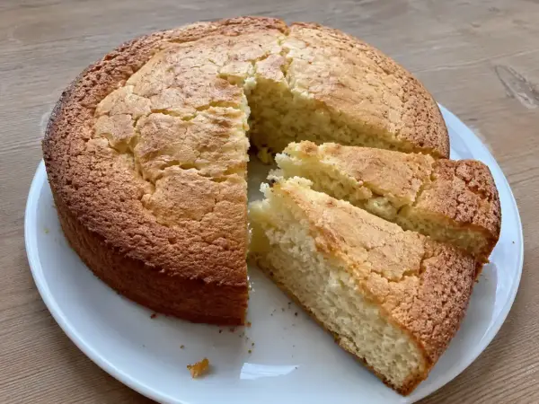 En gyllene sockerkaka, perfekt för fikat. Detta sockerkaka recept ger en saftig och god kaka.