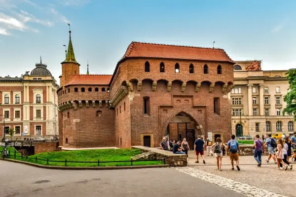 Kraków, Brama Floriańska. Wspaniały przykład architektury obronnej, świadectwo świetności, jaką przyniósł renesans w Polsce.