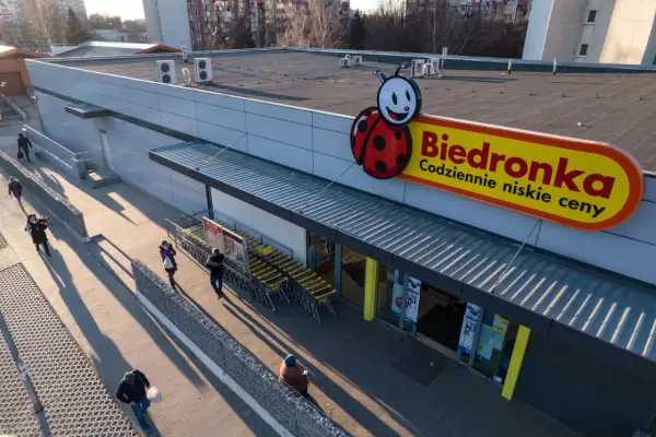 Czy w Krynicy Morskiej jest Biedronka? Sprawdź lokalizację i godziny otwarcia