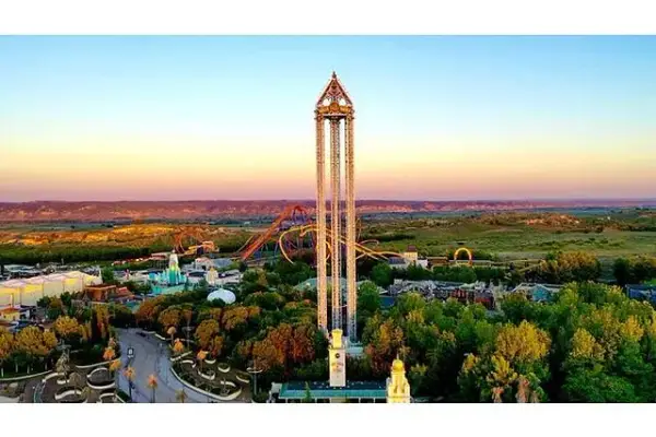 La Lanzadera del Parque de Atracciones: emoción y seguridad en cada caída
