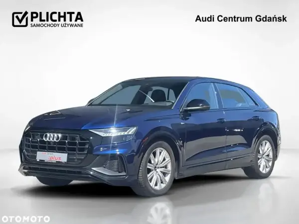 Elegancki, granatowy Audi Q8 na sprzedaż. Sprawdź atrakcyjną audi q8 cena w Audi Centrum Gdańsk.