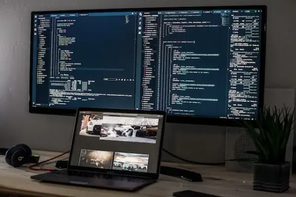 Jak połączyć laptop z monitorem - proste kroki i porady na start