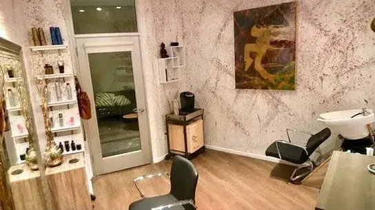 Kim K Hollywood hair salon - najlepsze salony fryzjerskie w LA