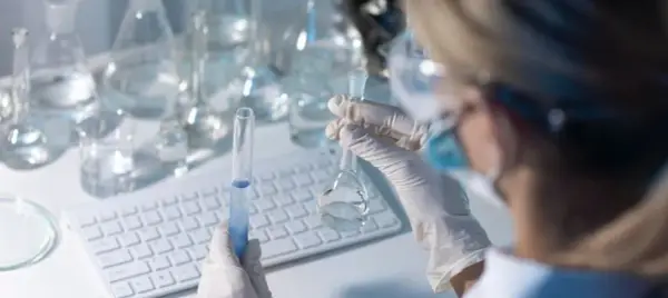 Analityka medyczna co po studiach – jakie są najlepsze ścieżki kariery?