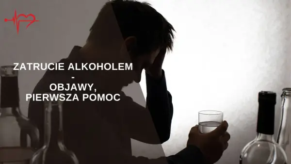 Mężczyzna z bólem głowy, otoczony butelkami, doświadcza zatrucia alkoholowego po małej ilości alkoholu. Tekst informuje o objawach i pierwszej pomocy.