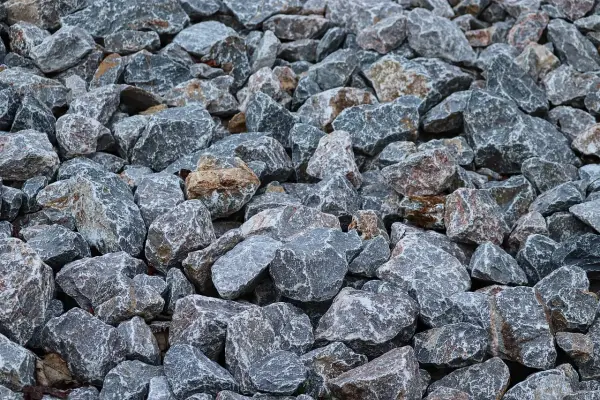 Ile kosztuje żwir? Ceny i czynniki wpływające na koszt kruszywa