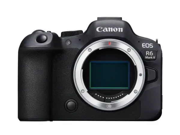 Czarny aparat Canon EOS R6 Mark II z widocznym sensorem i mocowaniem obiektywu.