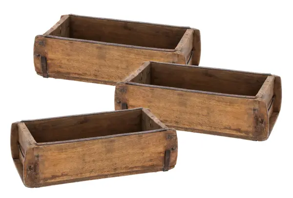 Tres cajas de madera rústicas, perfectas para ideas de como decorar cajas de madera estilo vintage.