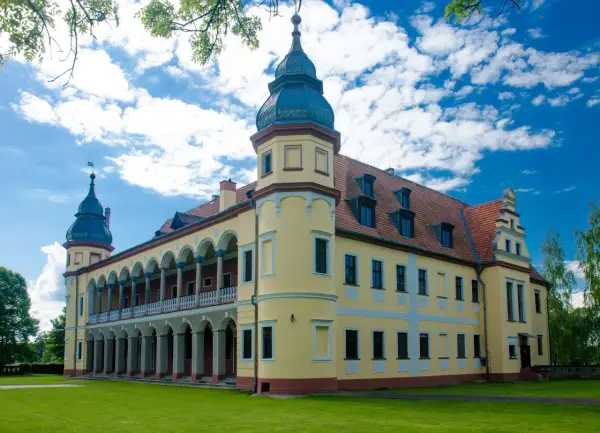 Pałac w Krobielowicach – historia, zwiedzanie i atrakcje, które warto poznać