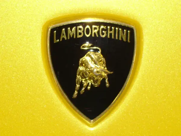 Jak wygląda znaczek Lamborghini? Odkryj jego nowoczesny design i zmiany
