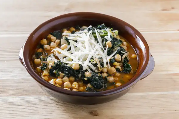 Minestra Cavolo Nero e Ceci: Ricetta Tradizionale Facile e Veloce