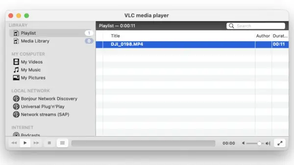 VLC zeigt eine Playlist mit der lrf datei dji.mp4 an.