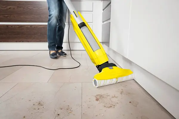 Mop elektryczny do paneli - Jak myć podłogę bez ryzyka zniszczenia?