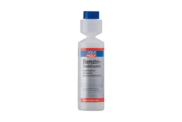 Dodatek do benzyny Liqui Moly Benzin-Stabilisator w białej butelce z niebieską zakrętką. Zapewnia stabilizację paliwa.