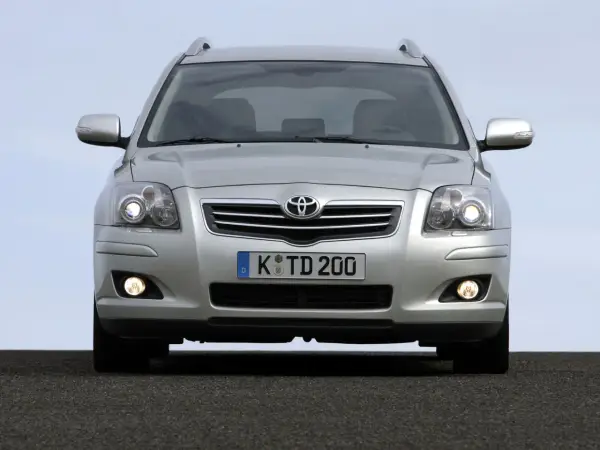 Toyota Avensis II (T25) - Czy warto kupić? Poradnik!