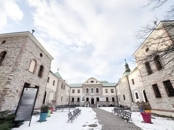 Zamek Sielecki Sosnowiec: Od warowni do centrum sztuki Przewodnik