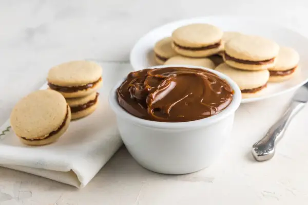 Douceur chocolatée : biscuits garnis de crème pâtissière chocolat Mercotte.