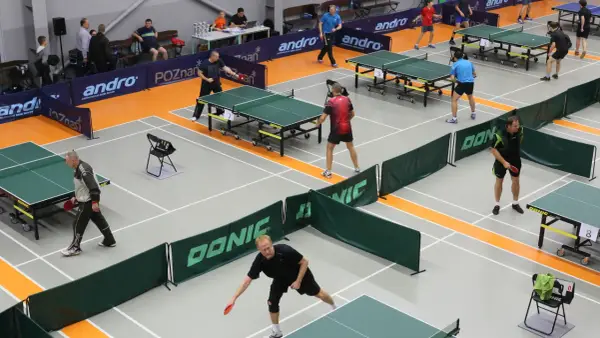 Gdzie grać w tenis stołowy w Poznaniu? Najlepsze miejsca i ceny