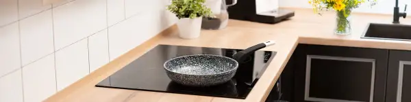Płyta indukcyjna czy ceramiczna - która oszczędza więcej prądu?