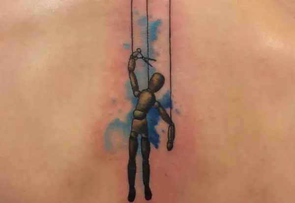 Tatuaż marionetka znaczenie - odkryj jego symbolikę i interpretacje