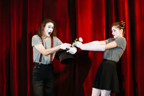 Kabaret: Co to jest? Historia, definicja i polska scena