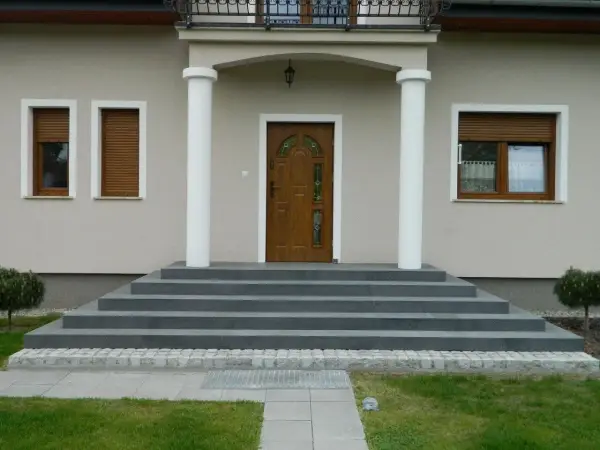 Schody zewnętrzne: Projekt, budowa, materiały i aranżacja wejścia