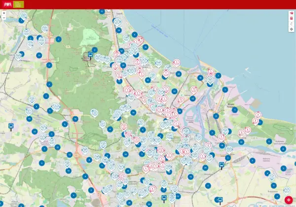 Mapa pokazuje sieć **Gdańsk public transport** z zaznaczonymi przystankami i trasami.