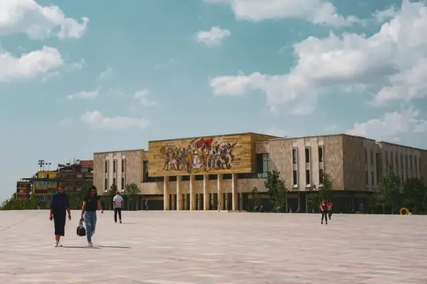 Tirana - co zobaczyć? Plan zwiedzania i must-see w 1-3 dni
