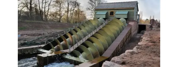 Mała turbina wodna – jak działa, jakie ma zalety i wady?