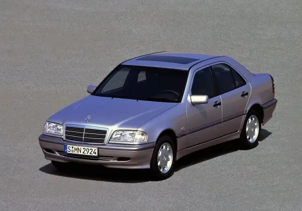 C-Class Mercedes-Benz: historia, modele i kluczowe cechy, które musisz znać