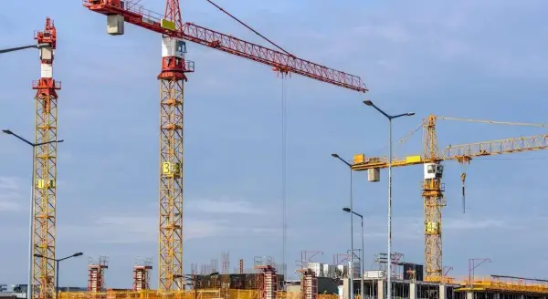 Ile zarabia właściciel firmy budowlanej? Szokujące fakty i czynniki wpływające na dochody