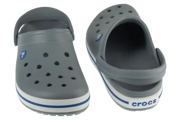 Szare Crocsy, rozmiar W8. Idealne na letnie dni, zapewniające komfort i wygodę.