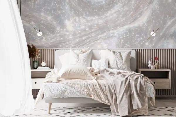 Traumhafte Ideen Wand hinterm Bett gestalten: Sternenhimmel-Tapete über Holzpaneelen, gemütliches Bett mit vielen Kissen und Decken.